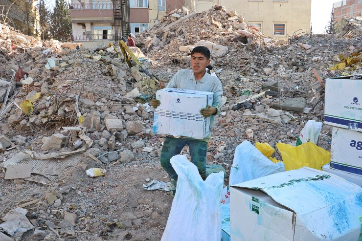 Depremin vurduğu Adıyaman'da vatandaşlar, kentten ayrılıyor