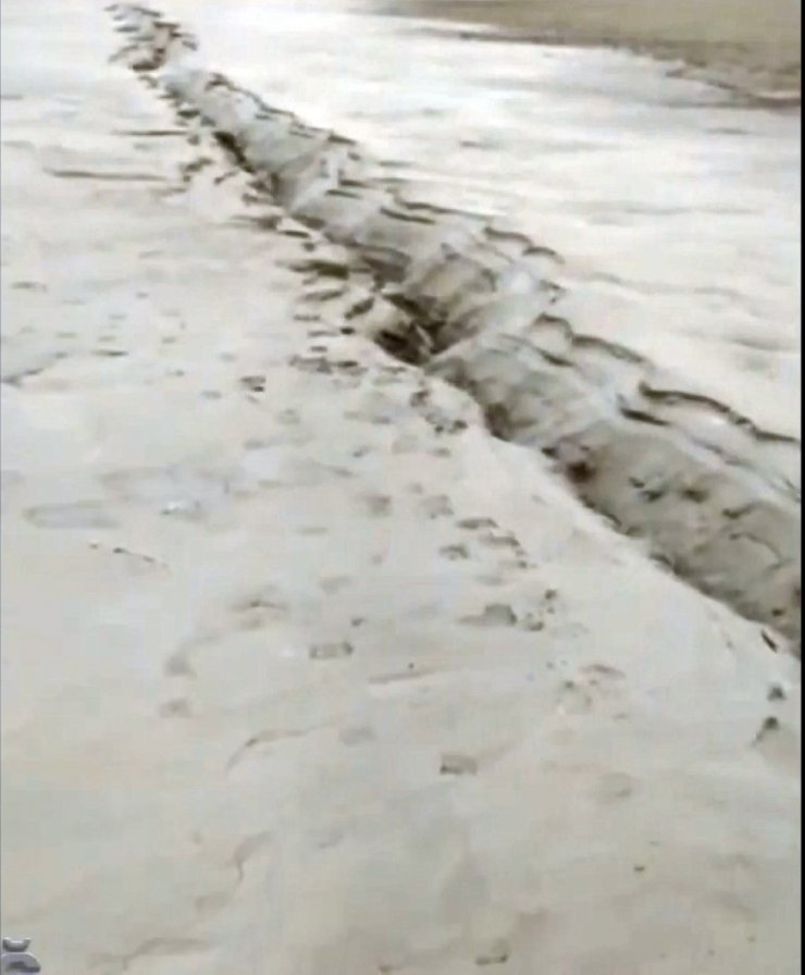 Elazığ’da deprem sonrası fay hattındaki kırıklar görüntülendi