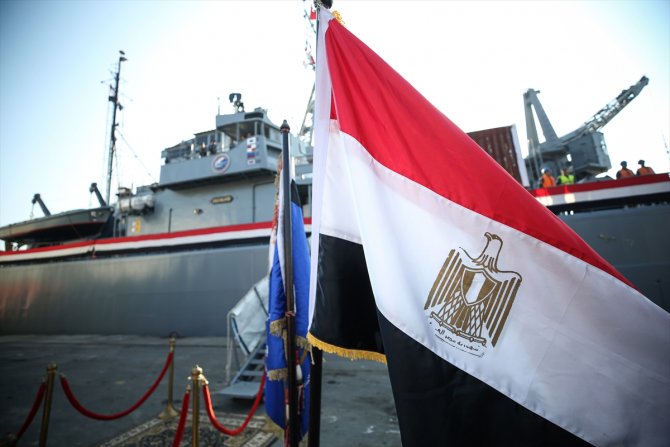 Mısır'ın askeri gemisi depremzedelere 650 tonluk yardım taşıdı