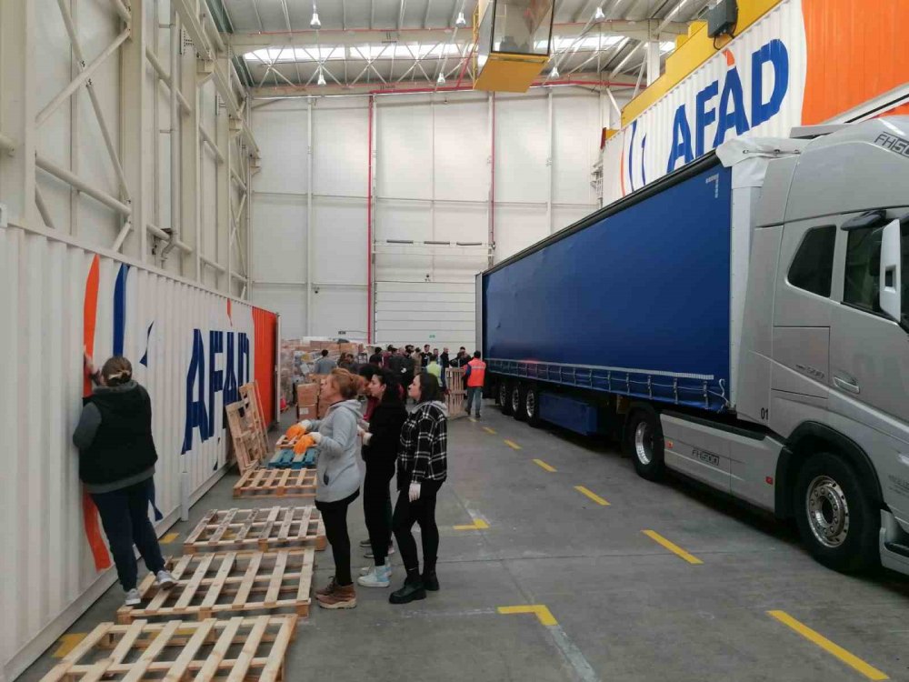 Balkanlardan akın akın geliyorlar, yollarda kuyruk oluştu