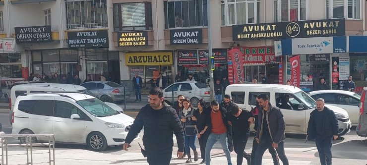 Birlikte içki içtikleri Burak'ı pompalı tüfekle öldüren 2 şüpheli, tutuklandı