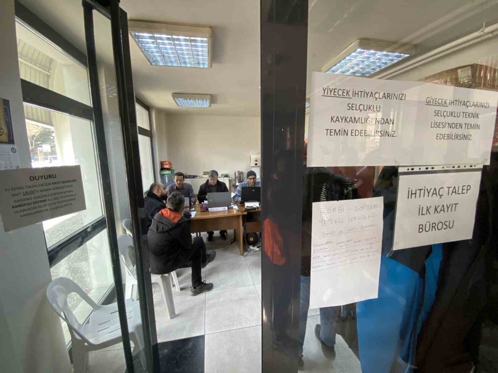 Farklı ülkelerden eğitim için geldikleri Konya’da depremzedeler için el ele verdiler