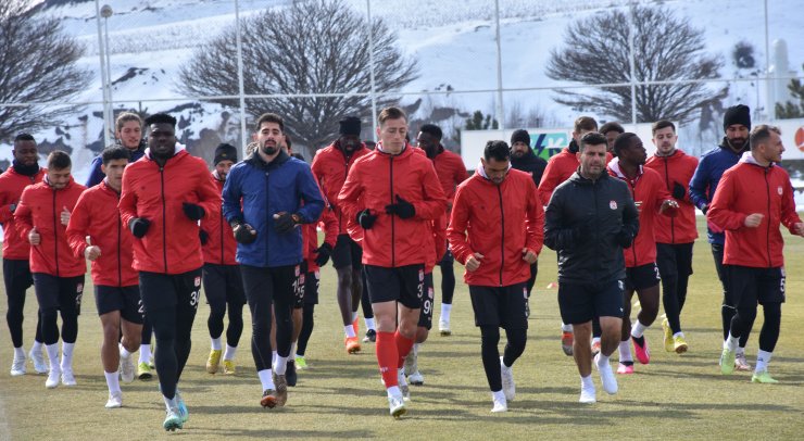 Rıza Çalımbay: Ligde her şey karmakarışık olacak