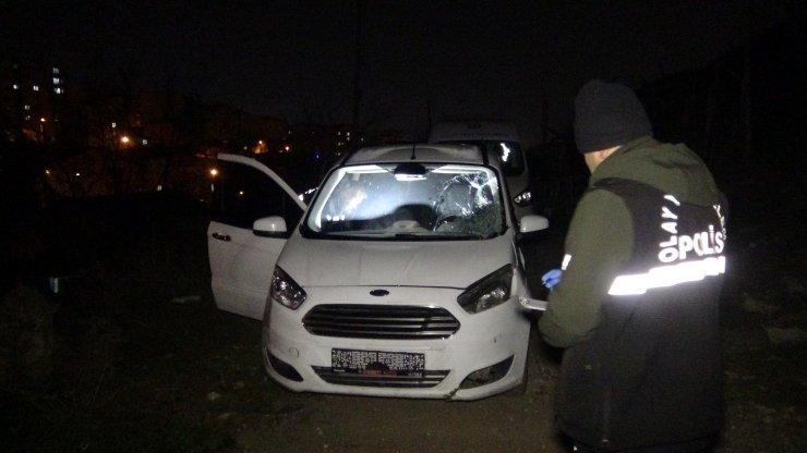 'Dur' ihtarına uymayan sürücü polis memuruna çarparak kaçtı