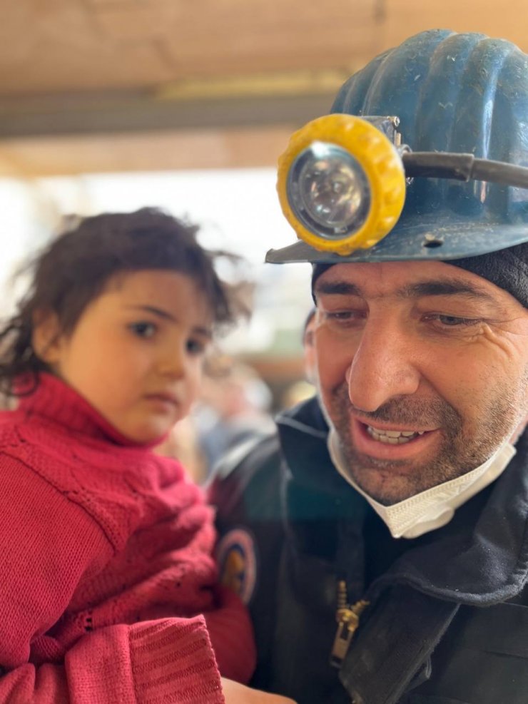 Enkazdan 35 saat sonra 5 yaşındaki Sidra'yı kurtaran maden işçisi o anları anlattı