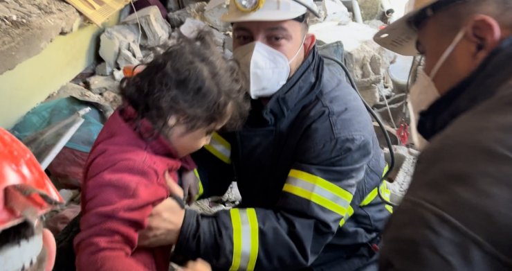 Enkazdan 35 saat sonra 5 yaşındaki Sidra'yı kurtaran maden işçisi o anları anlattı