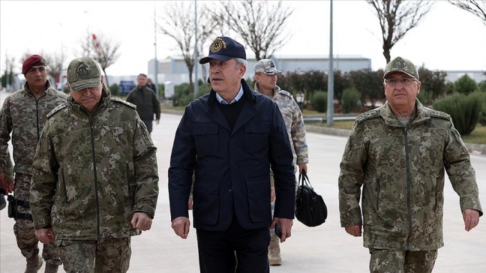 akardan-depremin-yaralarini-sarmak-icin-calisan-mehmetcik-terorle-mucadelesini-de-surduruyor-mesaji-1.jpg