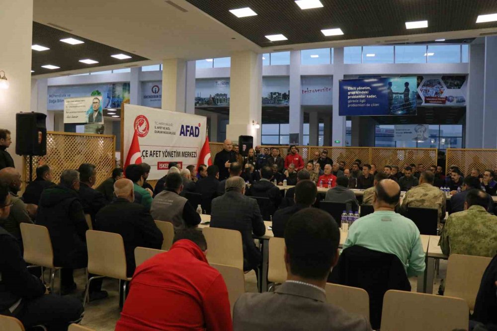 Bakan Soylu’dan enkaz kaldırma çalışmalarının hızlandırılması talimatı