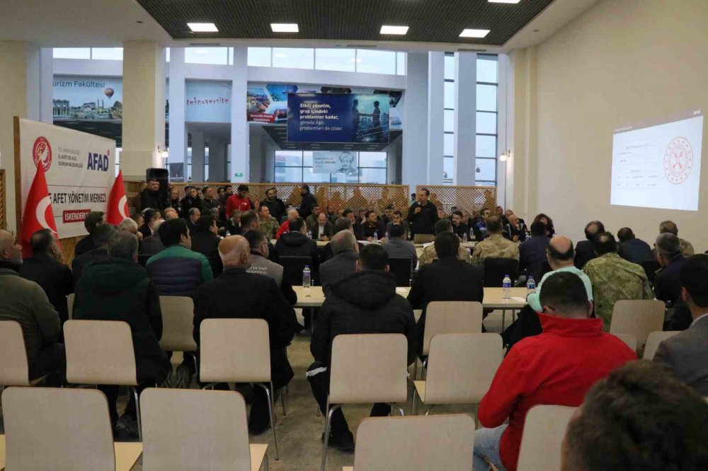 Bakan Soylu’dan enkaz kaldırma çalışmalarının hızlandırılması talimatı