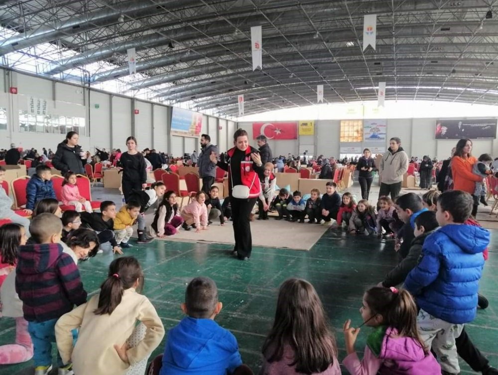 depremzedeler için psikososyal destek ekipleri ilk günden itibaren sahada