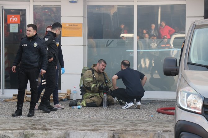 Kozmetik mağazasında çıkan yangında 2 kişi öldü