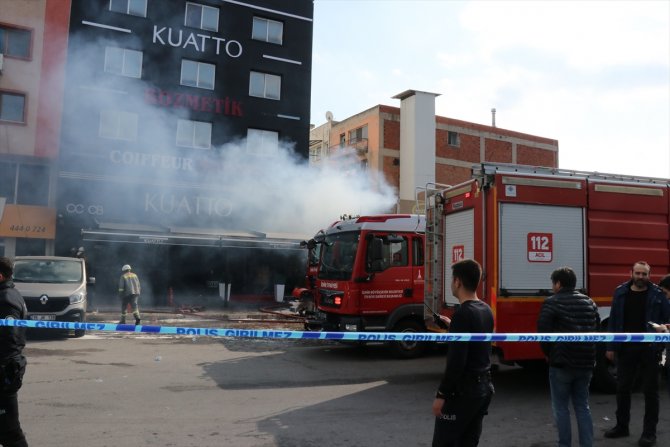 Kozmetik mağazasında çıkan yangında 2 kişi öldü