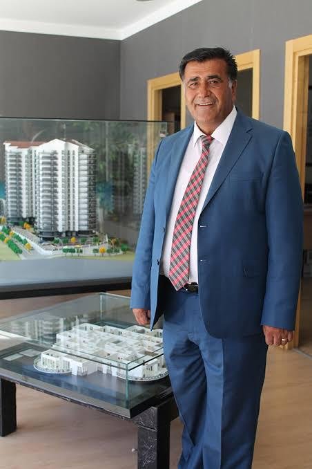 Müteahhit yolun karşısına geçmek isterken otomobilin çarpması sonucu öldü