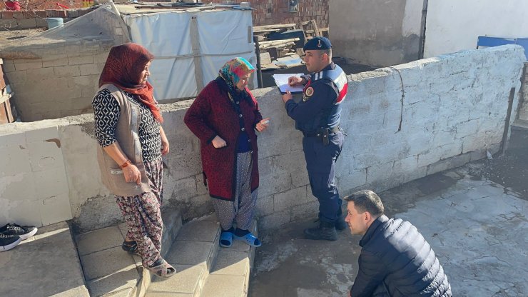 Niğde'de 5.3 büyüklüğündeki depremin ardından incelemelerde bulunan validen ilk açıklama