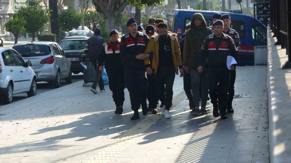 Konya'da Antalya'da giderken uyuşturucuyla yakalandı, ’Depremzedeleri taşıyorum’ dedi