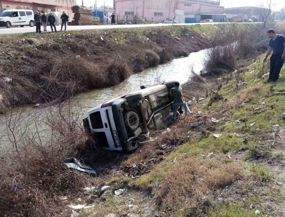 Direksiyon hakimiyetini kaybederek Bedre Deresine uçtu