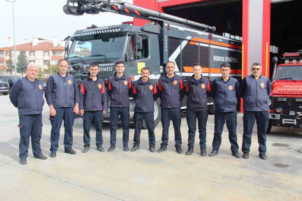 Konya arama kurtarma ekipleri enkaz altında çividen korkan çocuğu çiviye çorap geçirip çıkarttılar