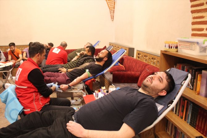 Konya Karapınar'da depremzedelere destek sürüyor