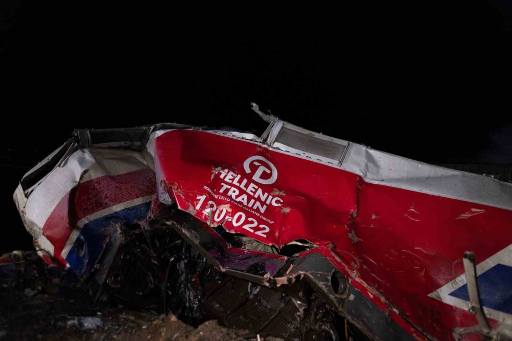 Yunanistan’da iki tren çarpıştı: 32 ölü, 85 yaralı