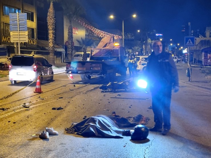 Çekici ile çarpışan motosikletin sürücüsü hayatını kaybetti