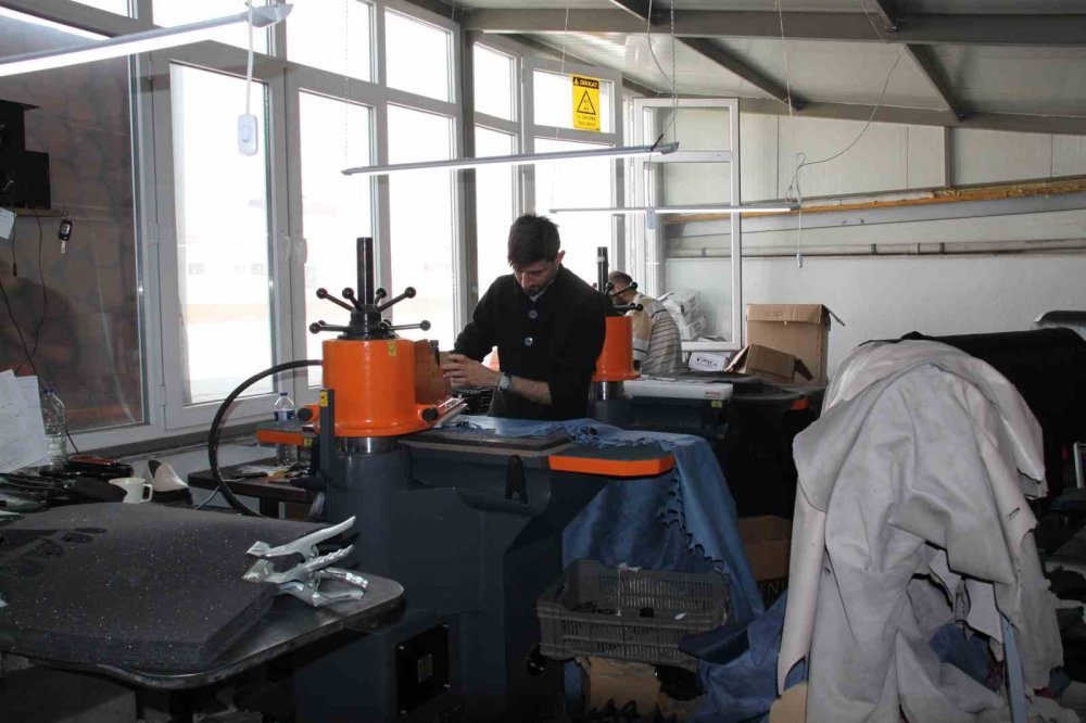 Konya'daki ayakkabı üreticileri depremzede meslektaşlarına kucak açtı