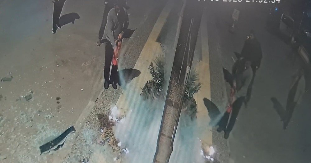 İş yerini kundaklamak isterken kendini yaktı