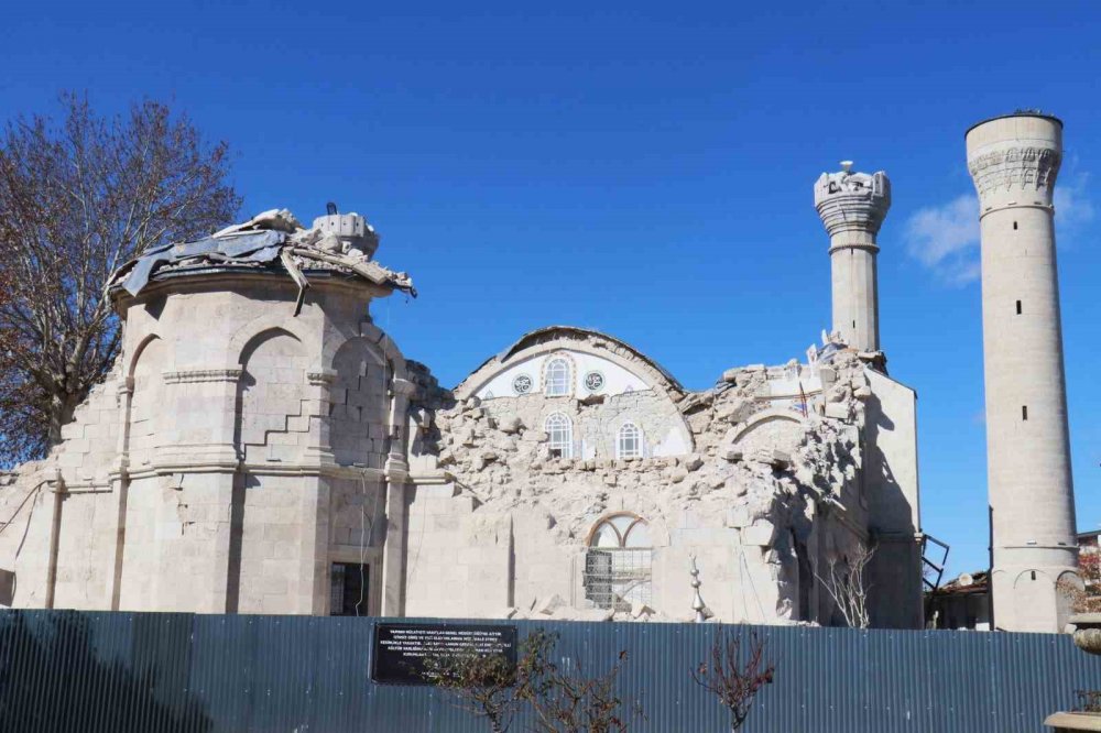 Malatya’da depremlerde 25 cami yıkılıdı, 3 din görevlisi vefat etti