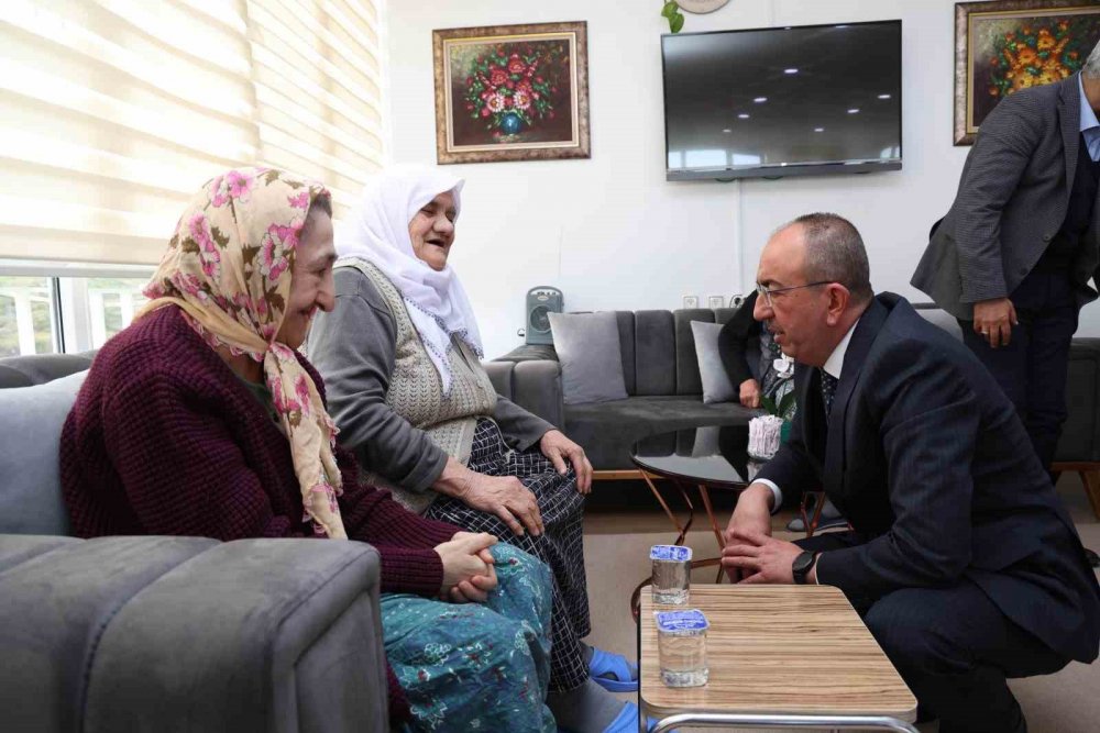 Usta ile Kavuş Konya’ya yerleşen depremzedeleri ziyaret etti