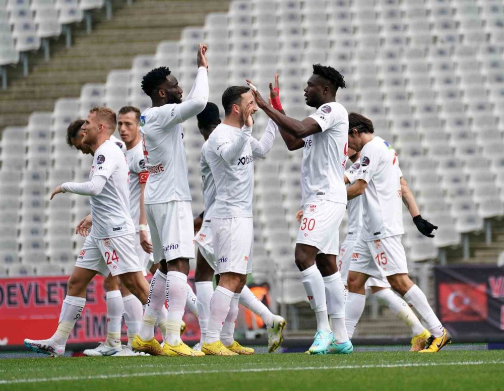Fatih Karagümrük: 1 - Sivasspor: 1 (İlk yarı sonucu)