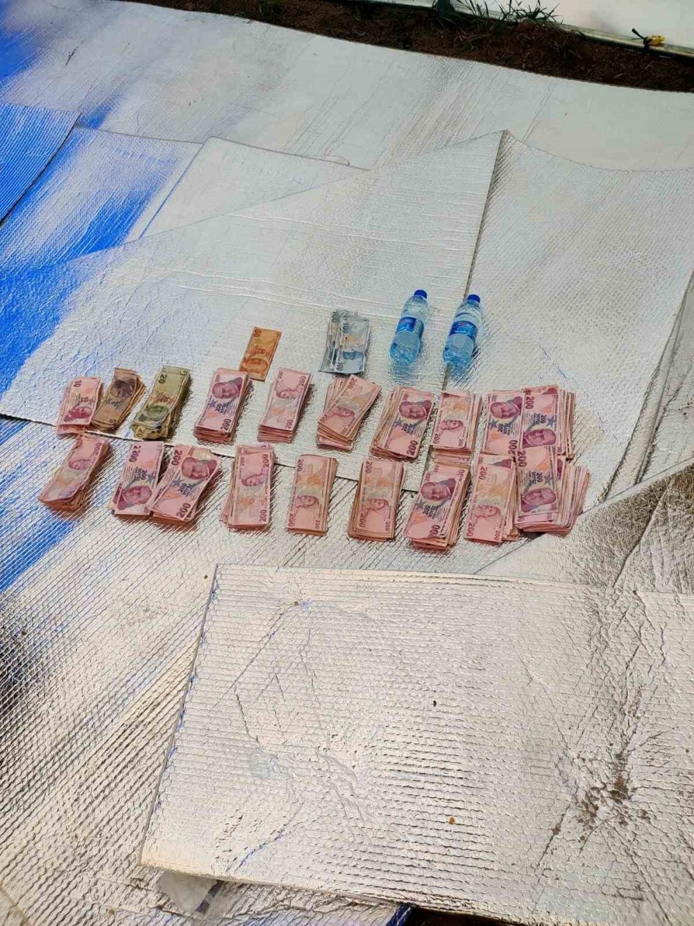 Hatay'da iş makinesi operatörünün dikkati sayesinde 158 bin lira kurtarıldı