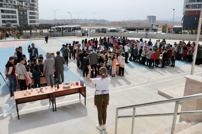 Konya'da depremzede öğrenciler "Geleceğe Umut" tohumları ekti
