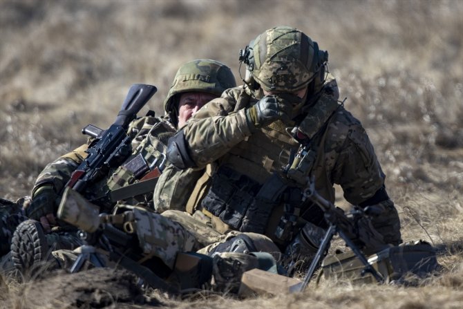 Ukrayna ordusu, ABD üretimi silahlarla cephede yoğun eğitimden geçiyor
