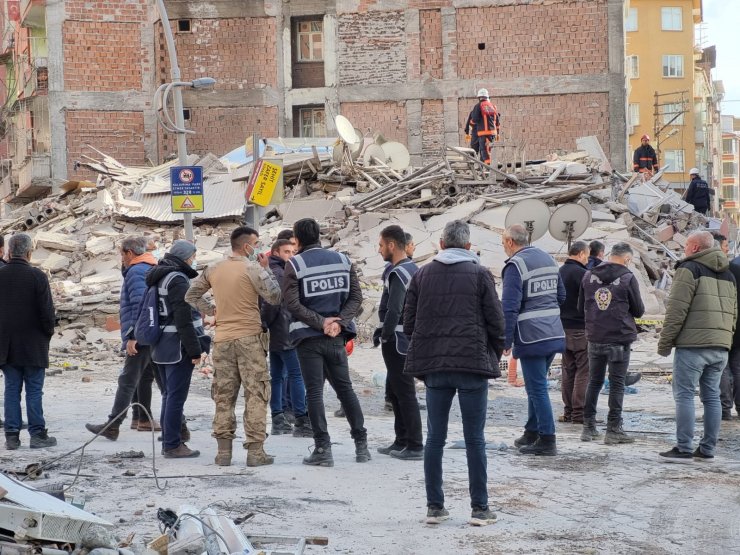 Malatya'da 5 katlı bina çöktü