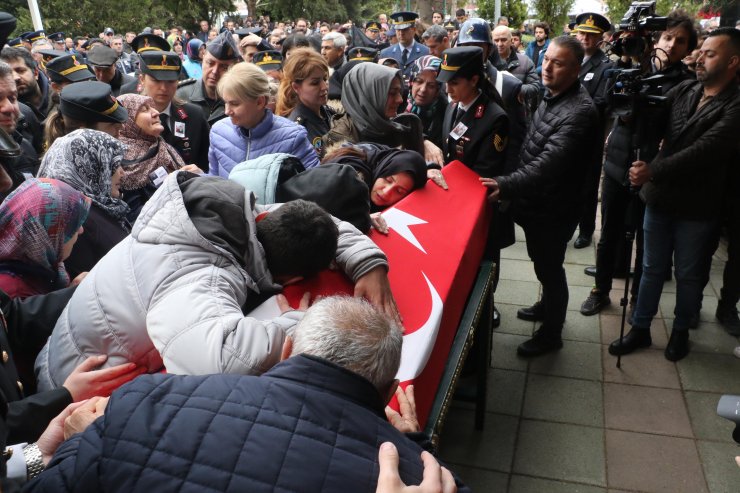Şehit Pilot Albay Adalıoğlu, son yolculuğuna uğurlandı! "Ah Oğuz yaktın beni"