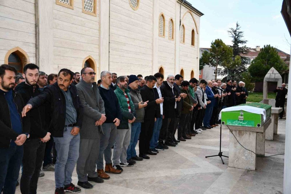 Kalp krizi sonucu vefat eden okul müdürü toprağa verildi