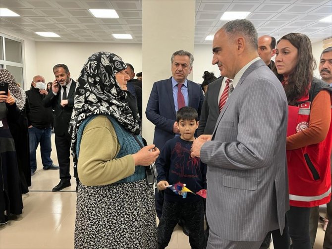 Konya Valisi Vahdettin Özkan, depremzedeleri ziyaret etti