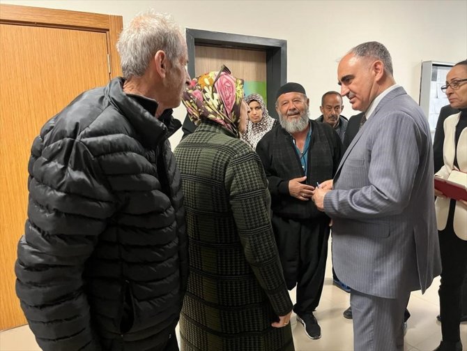 Konya Valisi Vahdettin Özkan, depremzedeleri ziyaret etti