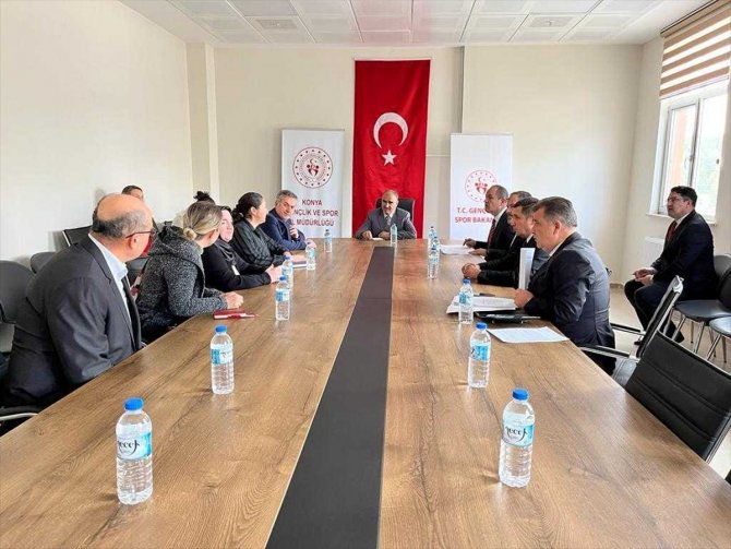 Konya Valisi Vahdettin Özkan, depremzedeleri ziyaret etti