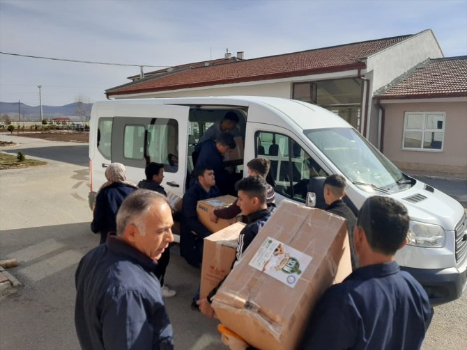 Konya'da meslek lisesinde üretilen mamalar deprem bölgesine gönderildi