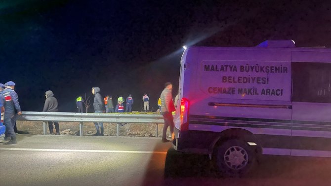Malatya'da devrilen kamyonda 7 kişi hayatını kaybetti