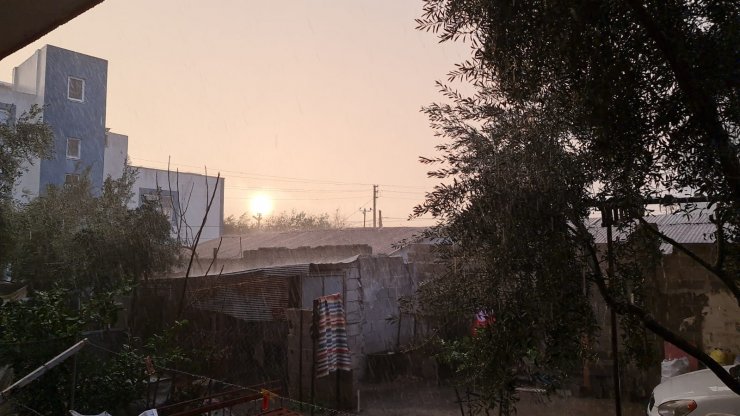 Osmaniye'de dolu ve sağanak etkili oldu