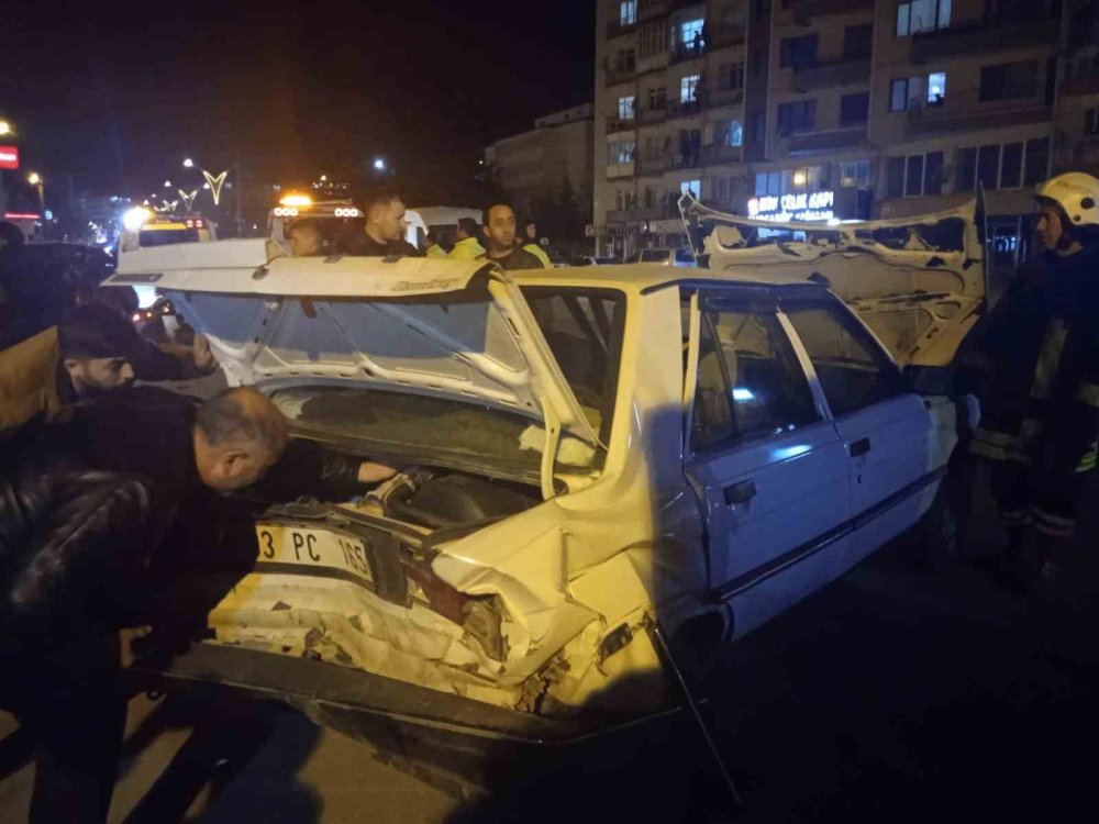 16 yaşındaki çocuk sürücü dehşet saçtı: 1 ölü, 4 yaralı