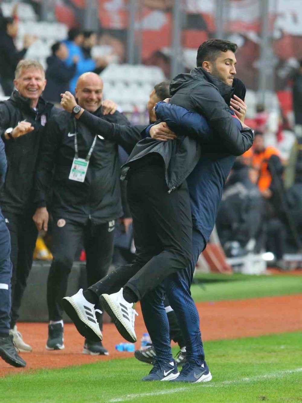 Antalyaspor, Kayserispor'a gol olup yağdı