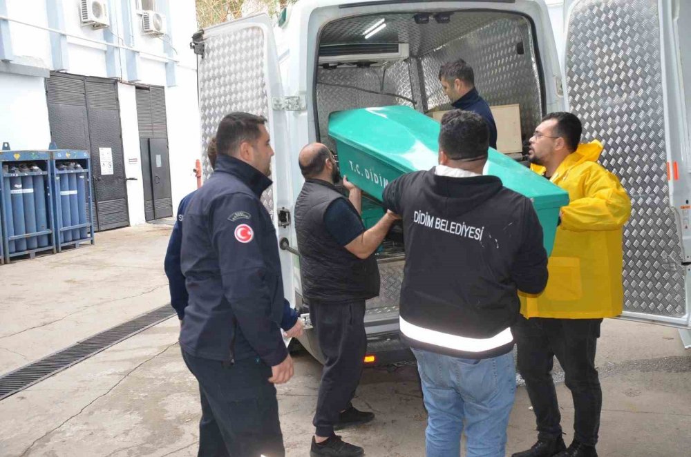 Didim’de göçmenlerin olduğu lastik bot battı: 3 ölü