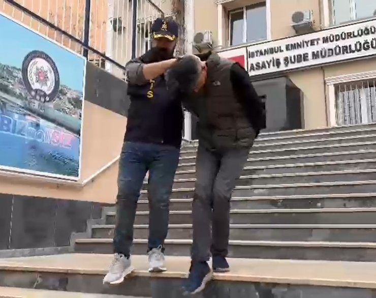 Park halindeki otomobillerden hırsızlık yapan şüpheli yakalandı