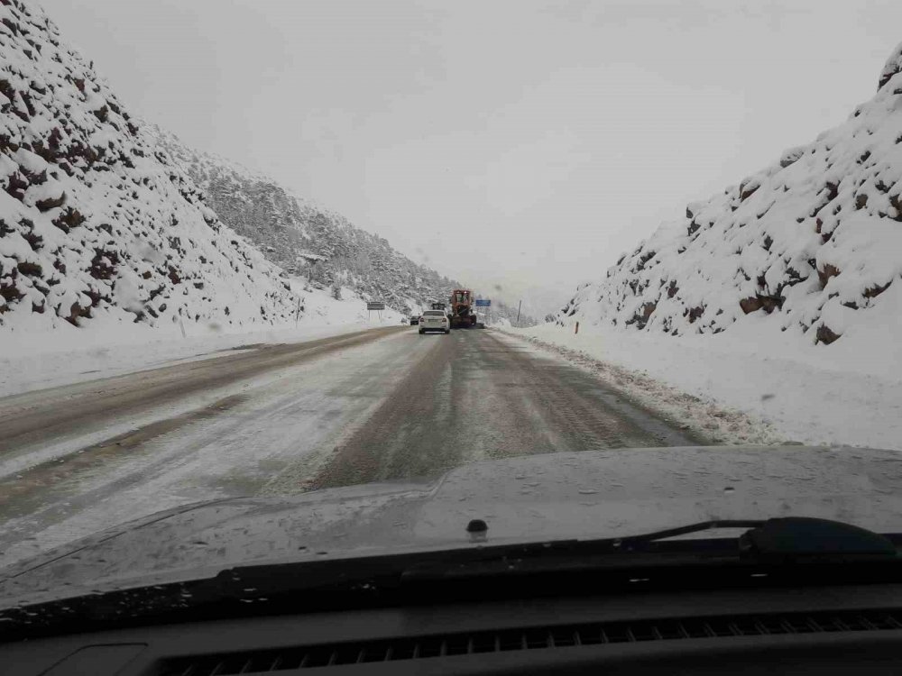 Konya'da yola çıkanlar dikkat! Kar yağışı başladı