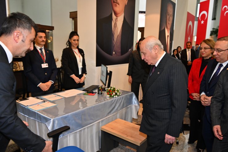 Bahçeli, milletvekili adaylık başvurusunu yaptı