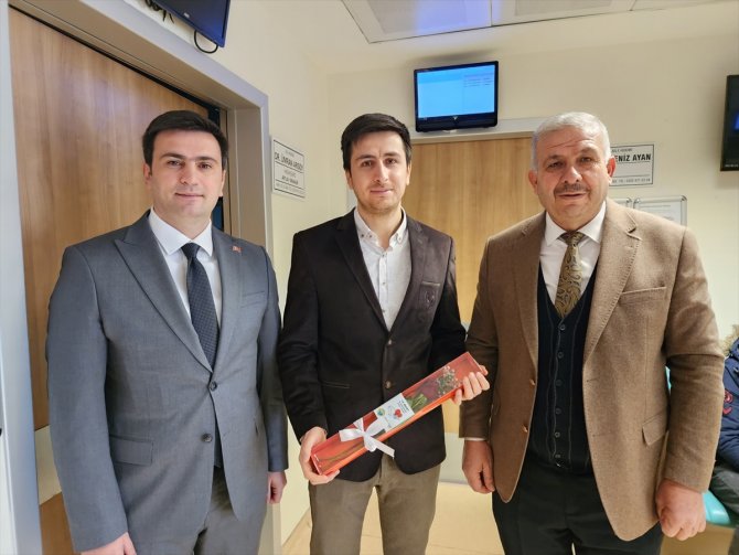 Konya Güneysınır'da sağlık çalışanlarına gül hediye edildi