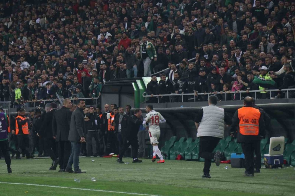 Olaylı geçen Sakaryaspor-Samsunspor maçına ceza yağdı