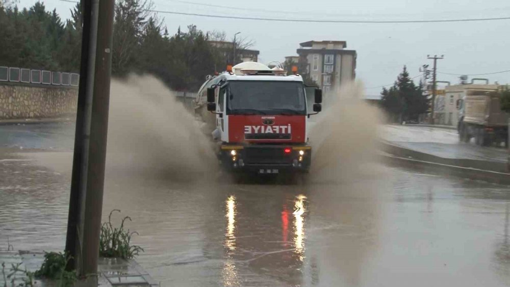 Deprem bölgesinde yağış etkili oldu